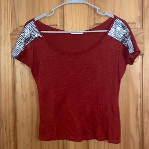 🌟 3 for $20! Burnt orange shirt with sequins